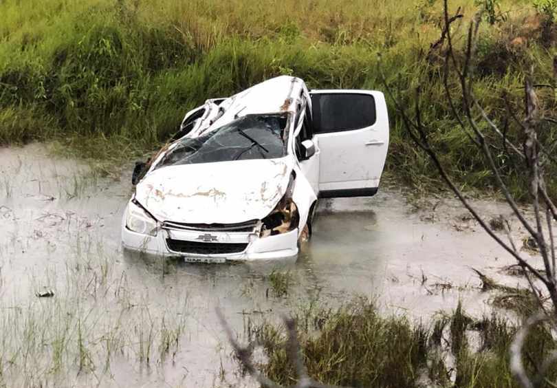 Carro Sai Da Pista Capota E Deixa Quatro Feridos Na Br Roraima