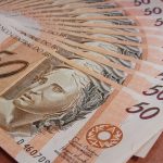 Após 7 anos em queda, diferença salarial de homens e mulheres aumenta