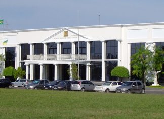 Como deve ocorrer a saída de Denarium do cargo, após julgamento do TSE