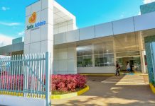Bebê de 5 meses é socorrida após mãe embriagada adormecer com criança em bar no Silvio Leite bebê mãe mulher hospital