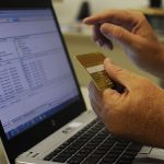 Após polêmica, governo federal mantém isenção de transações internacionais entre pessoas físicas