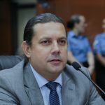 Deputado cassado por compra de voto diz que permanece no cargo