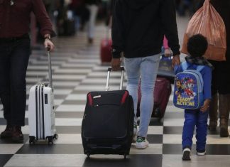 Férias escolares aumentam procura por autorizações de viagem para menores em Roraima férias