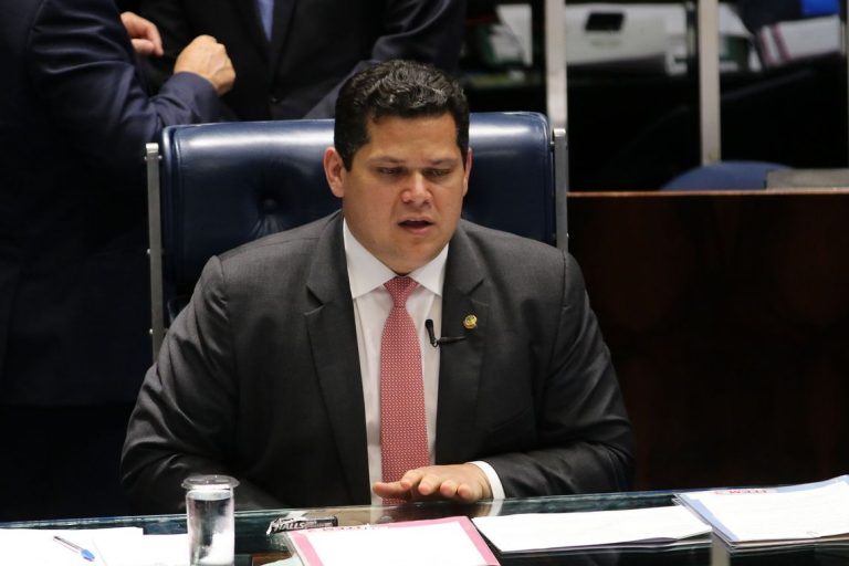 Assembleia Legislativa aprova título de cidadão benemérito de Roraima para o senador Davi Alcolumbre