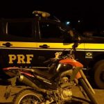 PRF prende homem e recupera moto roubada em fiscalização no Cantá