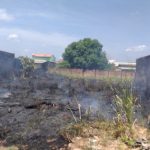 Fumaça de incêndio interdita via na zona Oeste de Boa Vista