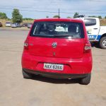 Homem invade casa, agride vítima e rouba dinheiro, celular e carro