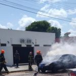 Carro pega fogo em via pública de Boa Vista após pane elétrica no motor