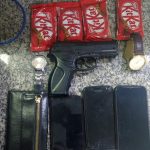 Dois venezuelanos são detidos por assalto a um salão de beleza no São Francisco; eles usavam arma de brinquedo