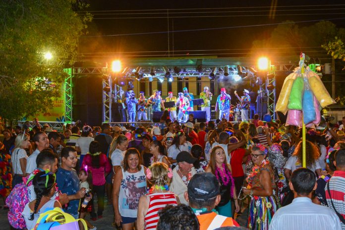 banda-confete-e-serpentina-foto-igorh-martins-80_49498610902_o