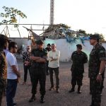 Antigo prédio da Educação é desocupado e tem parte da estrutura demolida; 200 venezuelanos moravam no local