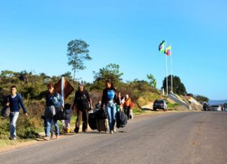 Refugiados no Brasil apoiam transição na Venezuela, mas rejeitam tutela dos EUA