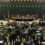 Juiz bloqueia fundo eleitoral e partidário