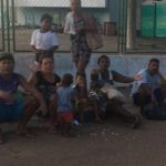 Sem isolamento social: dezenas de imigrantes se aglomeram todos os dias nas ruas de Boa Vista