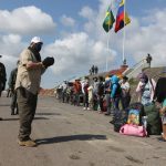 Venezuela determina que caminhões brasileiros deverão entregar carga na fronteira em Pacaraima