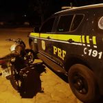 PRF recupera duas motocicletas com restrição criminal durante fiscalização nas BRs 401 e 433