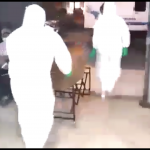 Vídeo: Caixão com vítima de Covid-19 é transportado pela recepção, entre pacientes, no Pronto Atendimento Airton Rocha