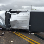 Motorista perde o controle de carro, veículo tomba e deixa um ferido na BR-174