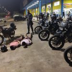 Dois jovens são detidos com moto roubada no Cidade Satélite