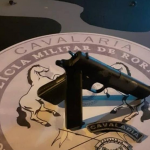 Dois são detidos com réplica de arma de fogo no Asa Branca