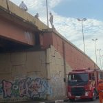 Bombeiros resgatam homem que ameaçava se jogar de viaduto na zona Oeste de Boa Vista