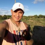 Homem discute com ex-namorado de companheira e é morto a tiros no Senador Hélio Campos