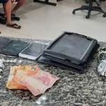 Dois são presos com invólucros de crack e celulares no Jardim Primavera