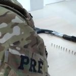 PRF apreende espingarda, munições e droga na BR-174
