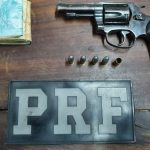Homem é detido com arma, motosserras e quase R$ 5 mil na BR-174 em Cantá