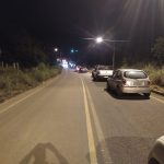 Batida entre carro e moto deixa casal ferido no João de Barro