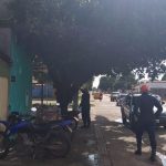 Árvore invade casa e causa prejuízos a moradora da zona Oeste de Boa Vista