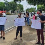 Professores da UERR protestam contra proibição de entrada de docentes em campus