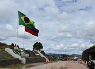 Brasileiros na Venezuela estão autorizados a voltar ao país, diz Exército