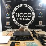 Quadrilha é presa com cinco quilos de droga, fuzil falso e máquina de cartão em Boa Vista