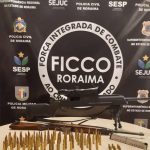 Dupla é presa com fuzil e carabina que seriam vendidos para facção em Roraima