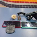 Jovem é presa com pistola e droga enterrada em casa na zona Oeste de Boa Vista