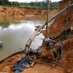 Operação conjunta apreende motores e identifica 30 pessoas em região de garimpo ilegal na TI Yanomami