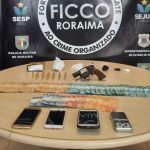 Homem com passagem por tráfico de drogas é preso com cocaína, dinheiro e arma em Boa Vista
