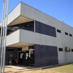 Carro em fuga da PM bate em muro de igreja e motorista é preso em Boa Vista