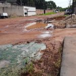 Rua sem asfalto e drenagem causa transtornos a moradores do bairro Senador Hélio Campos