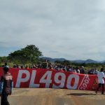 Indígenas voltam a bloquear BR-174 em Pacaraima em protesto contra PL em Brasília