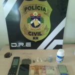 Homem é preso por tráfico de drogas e a mãe dele é detida, em Boa Vista