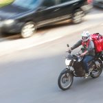 Entregadores de Boa Vista não precisarão entrar mais em condomínios para deixar entregas motorista