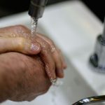 ÁGUA TRATADA: desperdício poderia abastecer 54 milhões de brasileiros