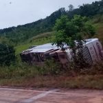 Ônibus que vinha de Manaus para Boa Vista tomba em Caracaraí