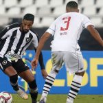 Vasco e Botafogo disputam acesso à Série A em jogo neste domingo (7)