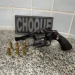 Homem é preso por ameaçar pessoas com arma em distribuidora no Silvio Botelho
