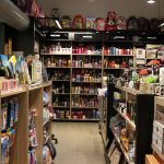 Reaproveitar material escolar ajuda a economizar nas compras