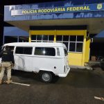 Charutos contrabandeados e kombi com restrição de roubo são apreendidos pela PRF na BR-174