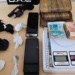 Dupla é presa com drogas, arma e R$ 7 mil na zona Oeste de Boa Vista